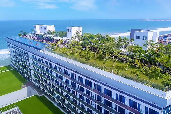 Marino Beach Hotel + Flight